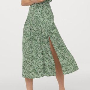 *NWOT H&M Green Floral Circle Skirt
